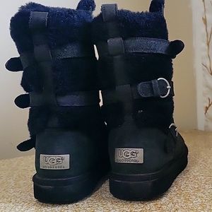 UGG boots black with bucket details  size 9